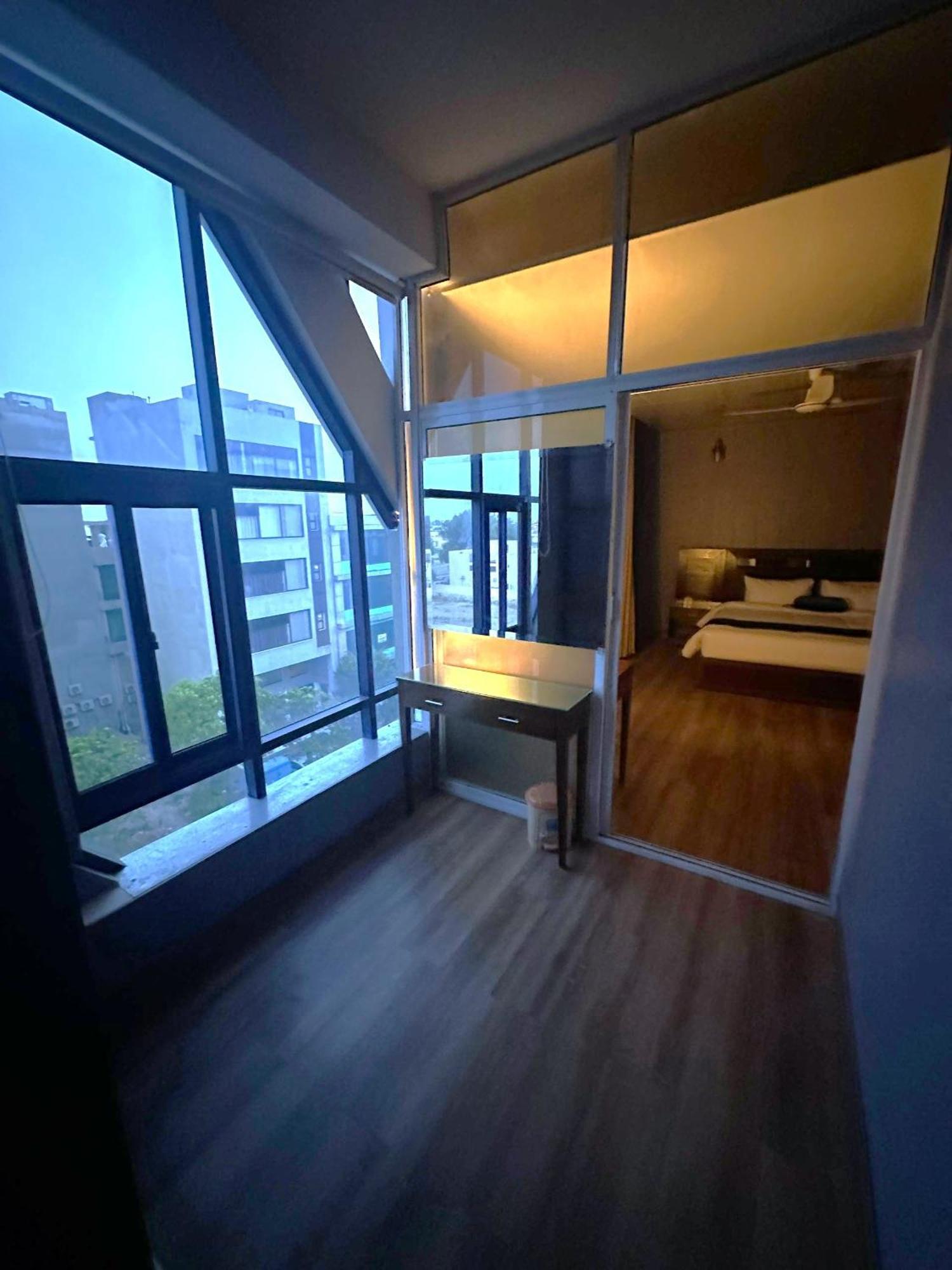 Luxury Apartment In Dha Phase 8, Near Allama Iqbal International Airport Lahor Dış mekan fotoğraf