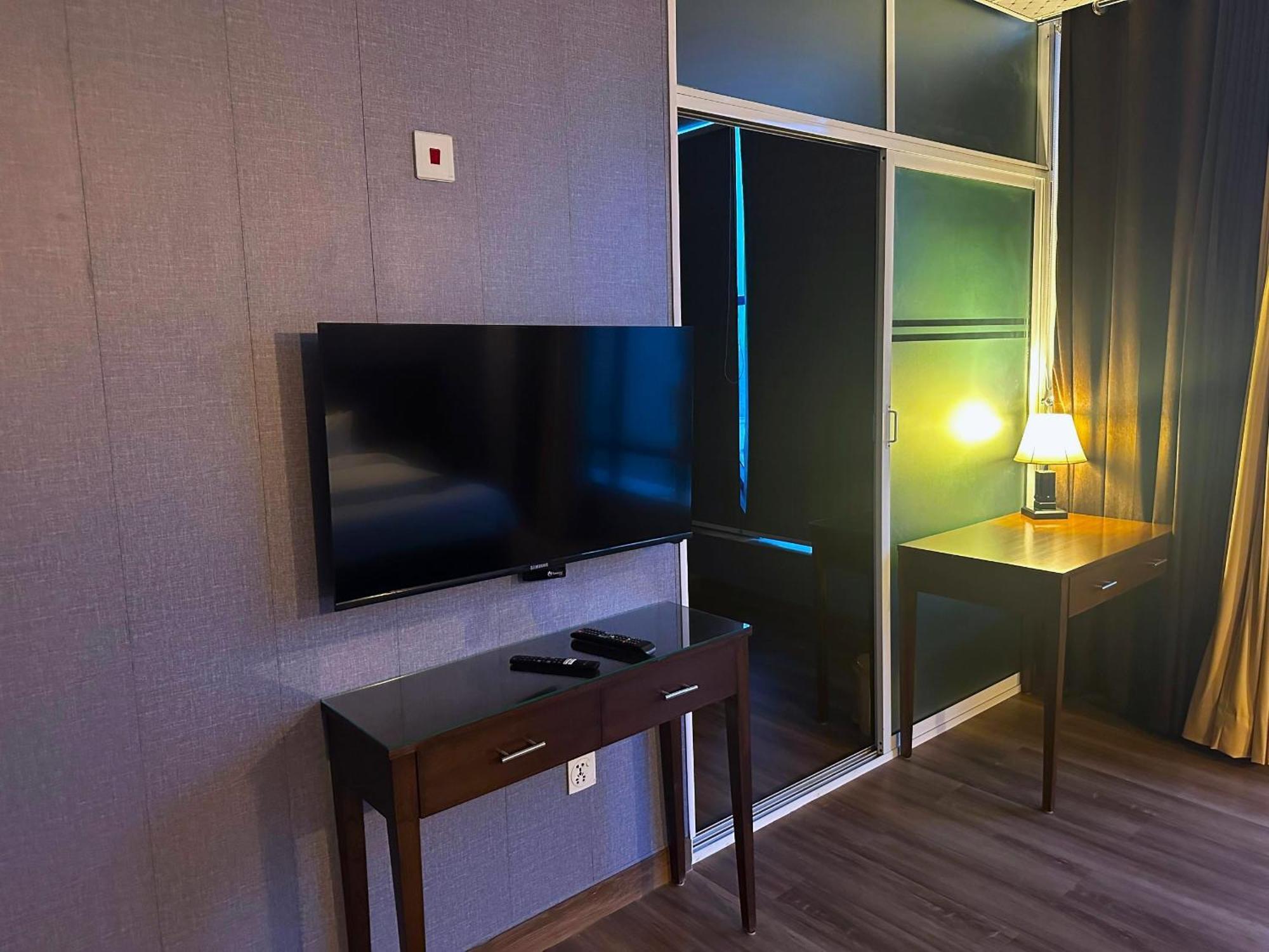 Luxury Apartment In Dha Phase 8, Near Allama Iqbal International Airport Lahor Dış mekan fotoğraf