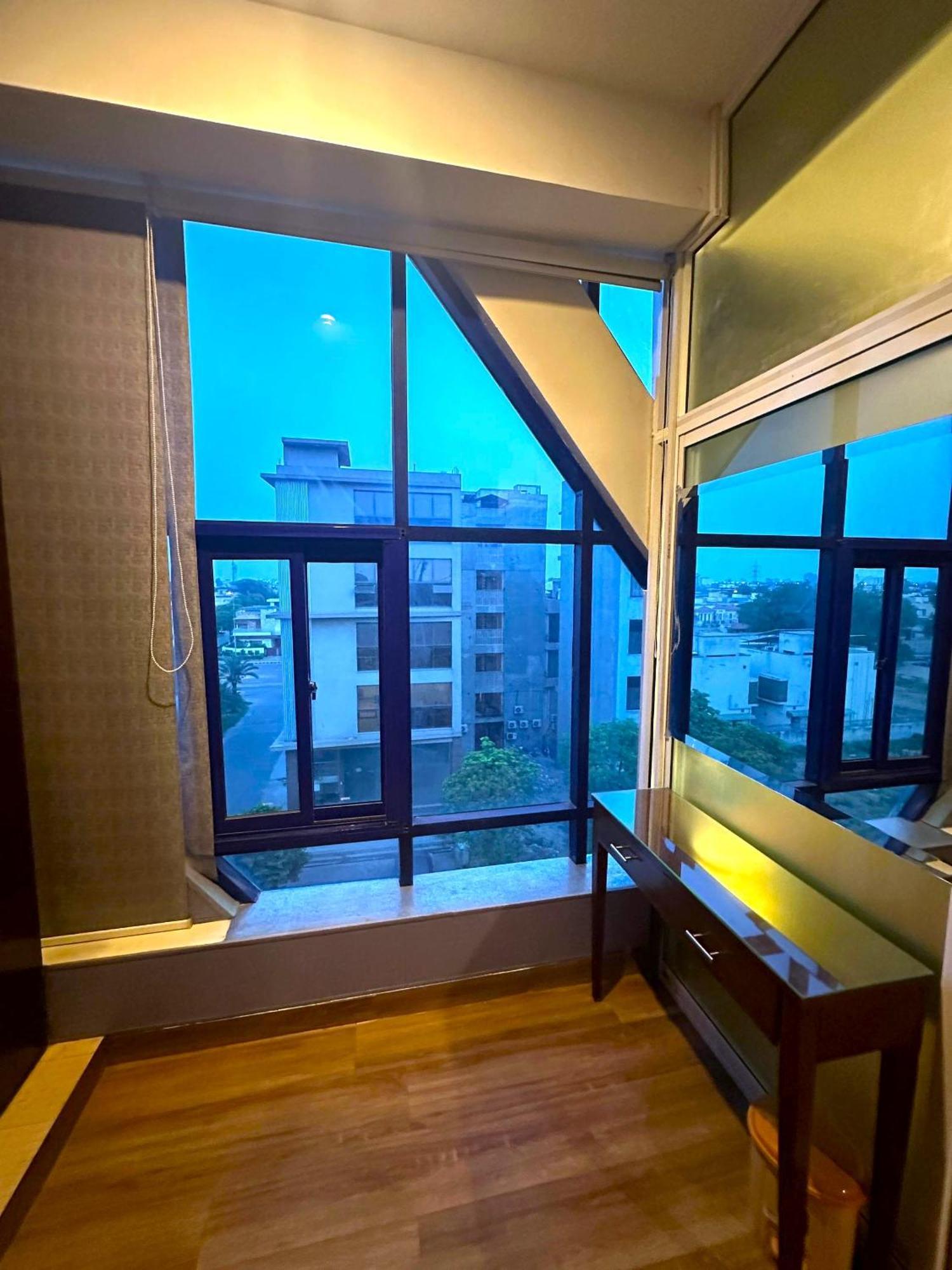 Luxury Apartment In Dha Phase 8, Near Allama Iqbal International Airport Lahor Dış mekan fotoğraf