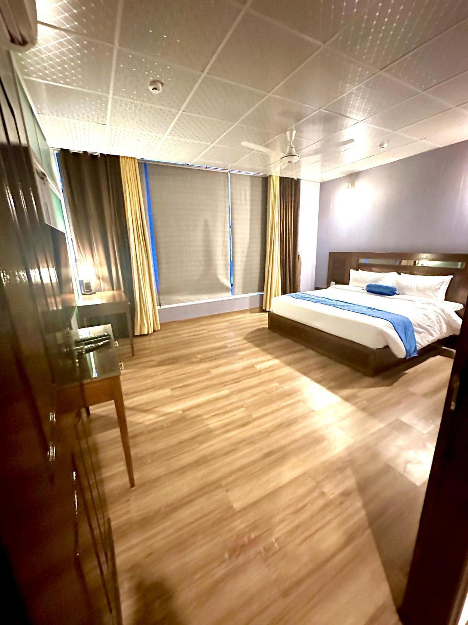 Luxury Apartment In Dha Phase 8, Near Allama Iqbal International Airport Lahor Dış mekan fotoğraf
