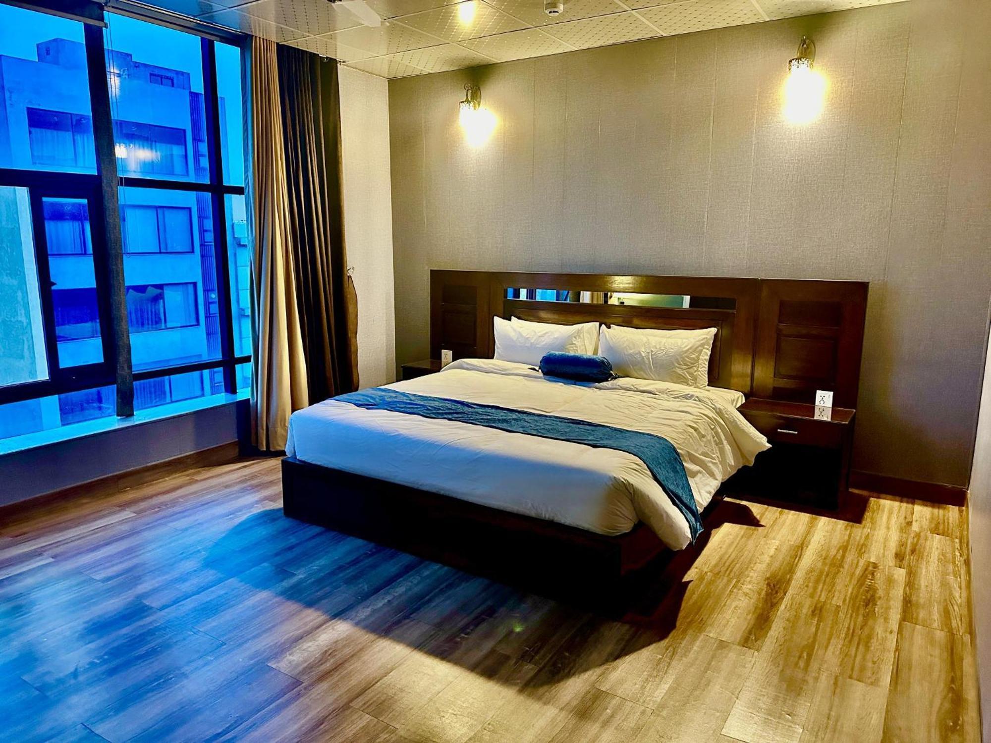 Luxury Apartment In Dha Phase 8, Near Allama Iqbal International Airport Lahor Dış mekan fotoğraf